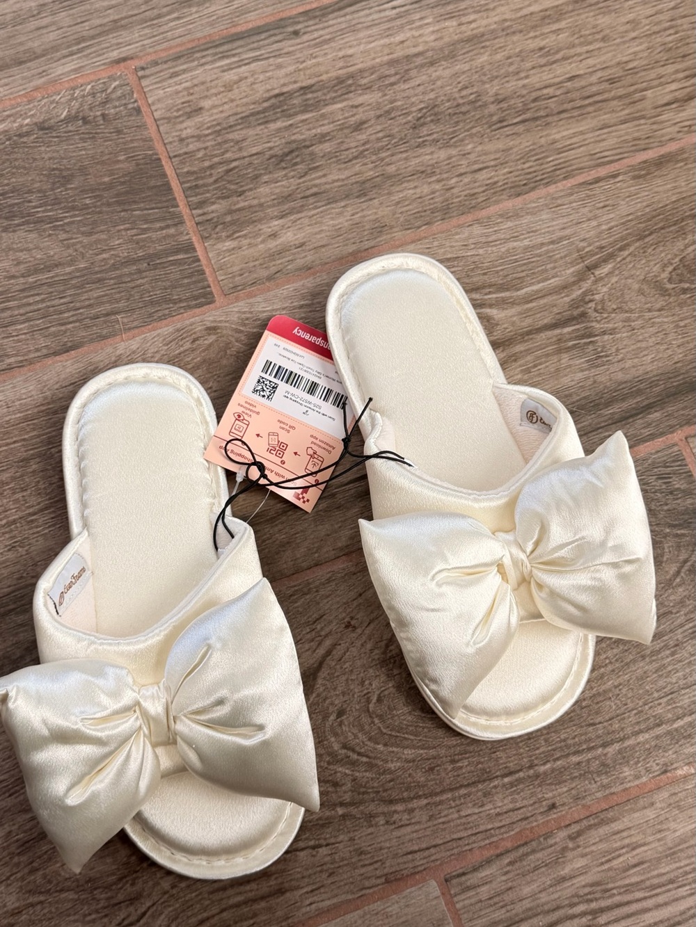 NWT Women's Ivory Bow Slippers